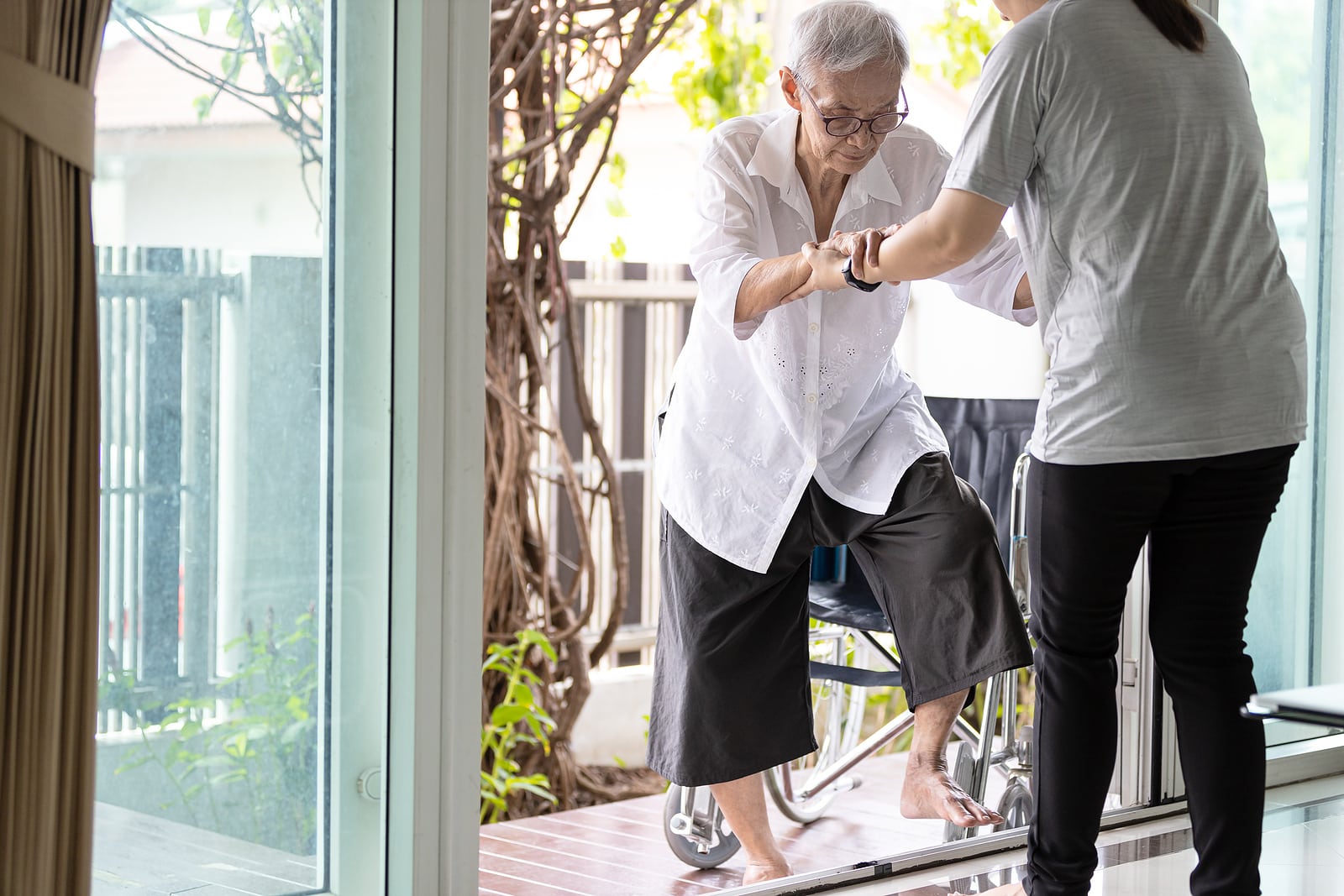 Alzheimer’s Care Tips for Keeping Your Loved One Safe at Home